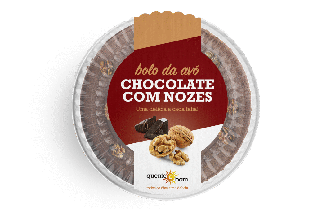 Bolo de chocolate com nozes