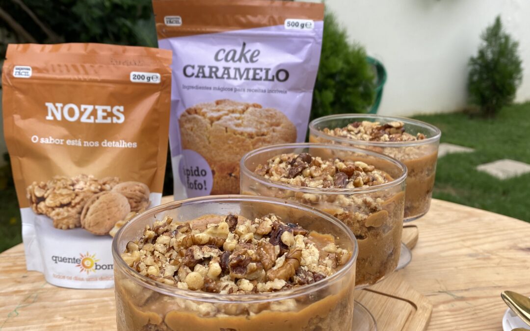 Bolo de caramelo com nozes e doce de leite condensado